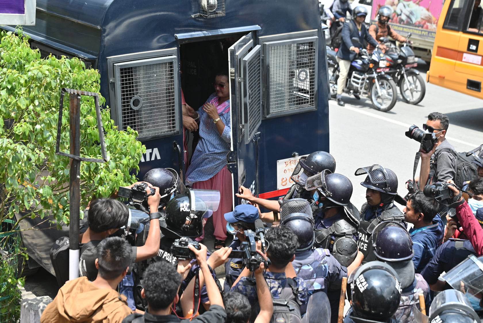 भुटानी शरणार्थी प्रकरणमा संलग्न नेतासहित दोषीलाई कारबाही गर्न माग गर्दै प्रदर्शन (फोटो फिचर)